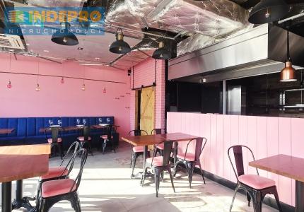 widok na salę i bar