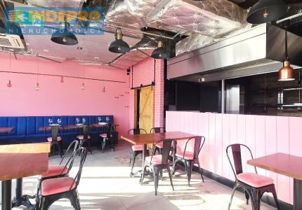 widok na salę i bar