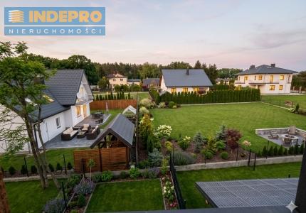 widok na ogrodek i okolice